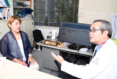 角田卓也センター長との対談は2023 年９月７日（木）、昭和大学医学部・角田教授室において行われた